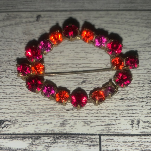 Jewelry - Vintage Red & Fuchsia rhinestone oval brooch